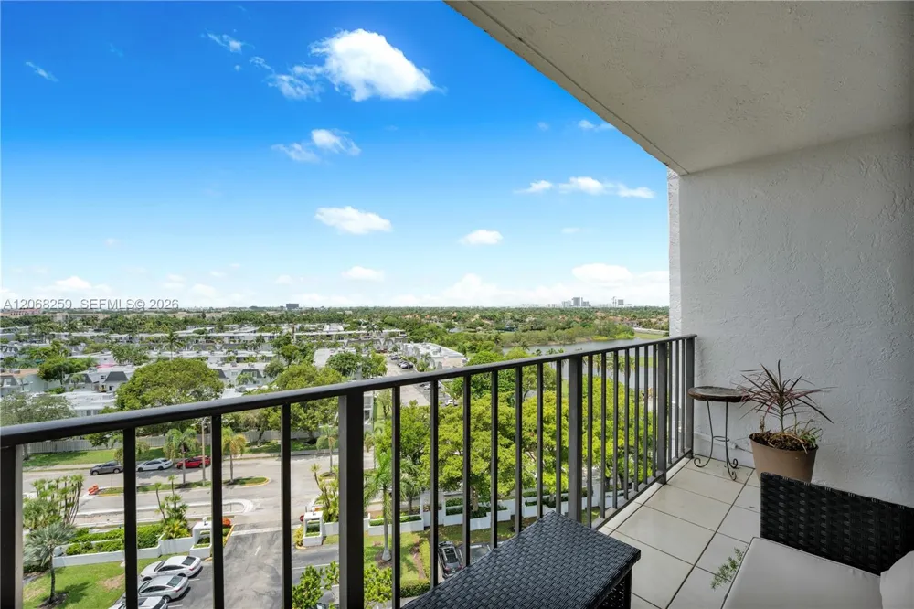 1000 Parkview Dr #1007 Hallandale Beach, FL 33009