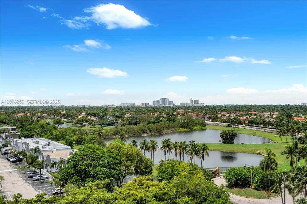 1000 Parkview Dr #1007 Hallandale Beach, FL 33009