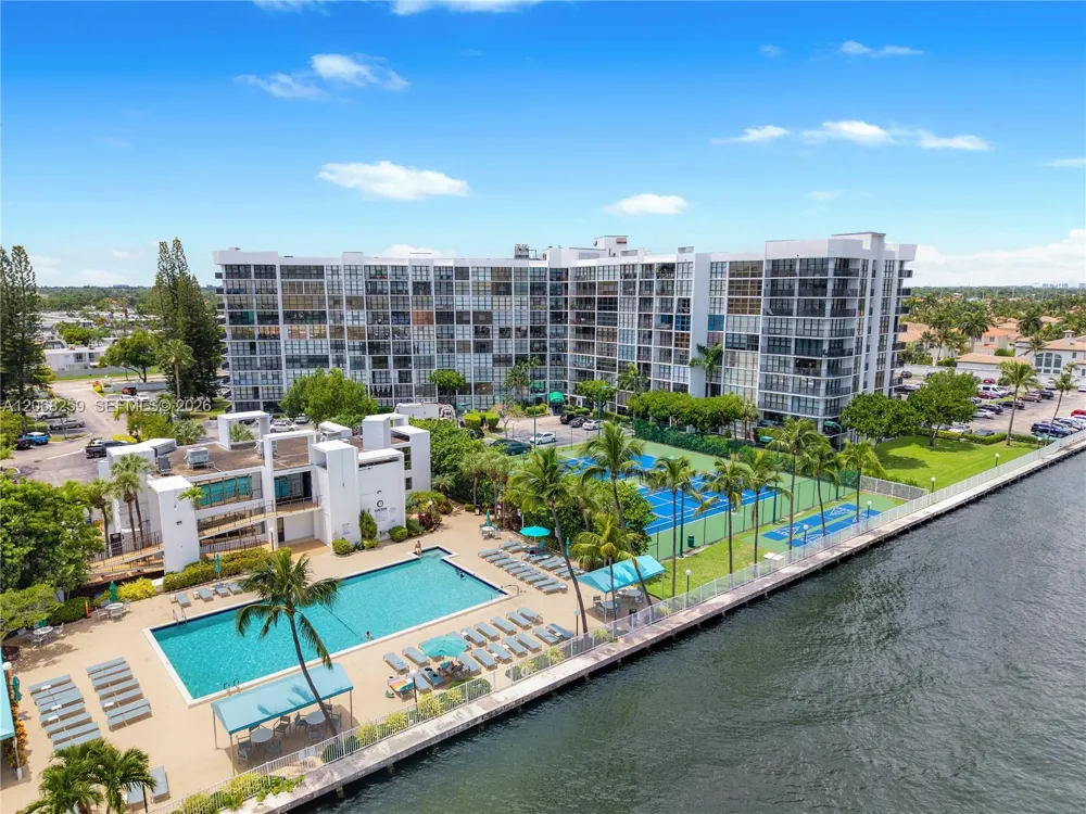 1000 Parkview Dr #1007 Hallandale Beach, FL 33009