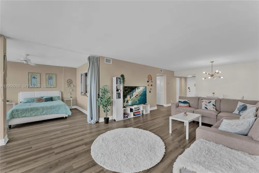 1000 Parkview Dr #1007 Hallandale Beach, FL 33009