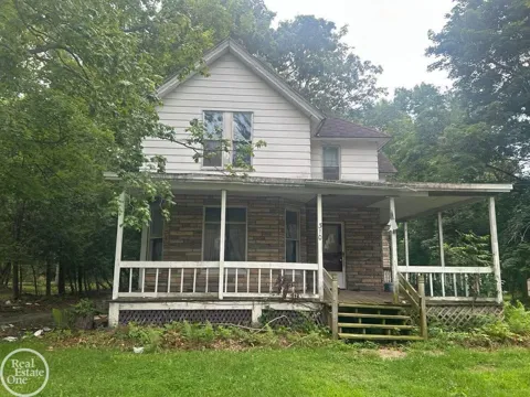 310 E Saint Clair Street