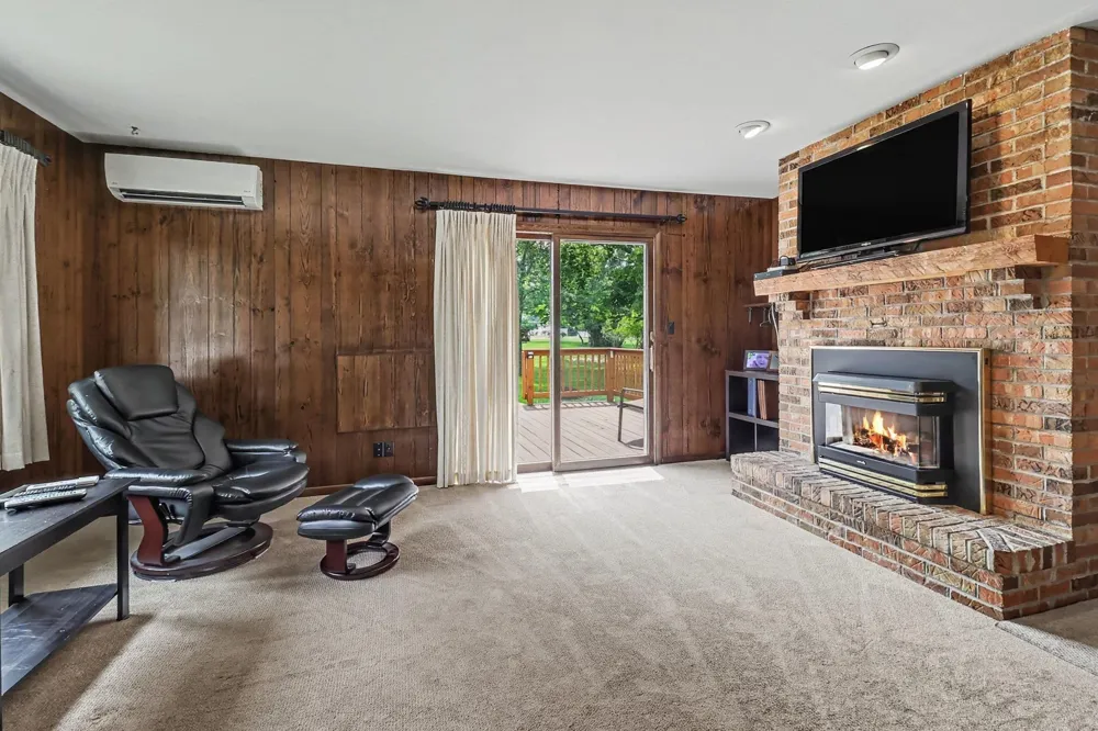 557 Broad Avenue Manistee City, MI 49660