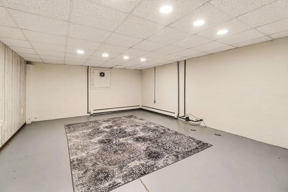 557 Broad Avenue Manistee City, MI 49660