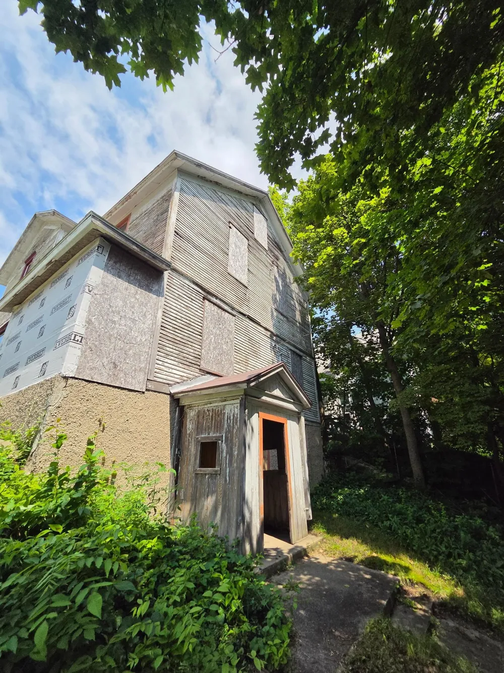 412 E Nelson Cadillac City, MI 49601