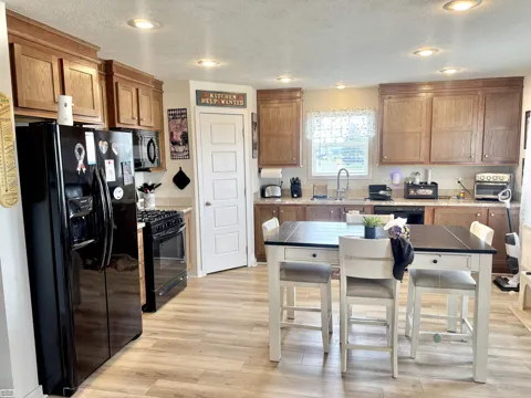 33414 Oak Court