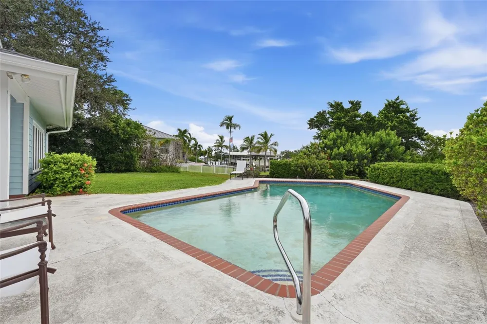 1211 61ST STREET NW Bradenton, FL 34209