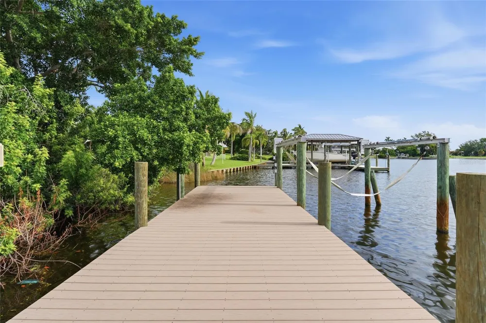 1211 61ST STREET NW Bradenton, FL 34209