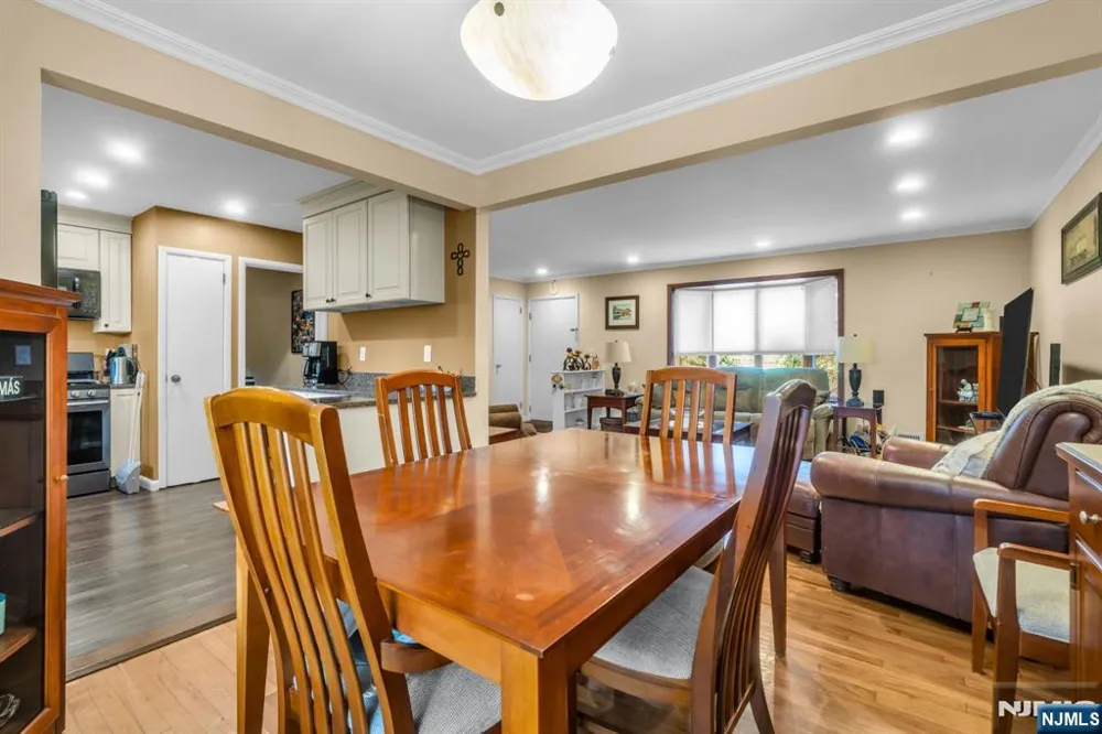 10 Overlook Avenue Emerson, NJ 07630