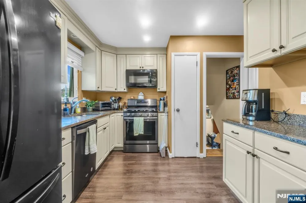 10 Overlook Avenue Emerson, NJ 07630