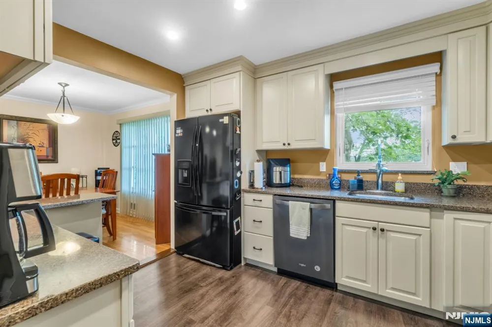 10 Overlook Avenue Emerson, NJ 07630