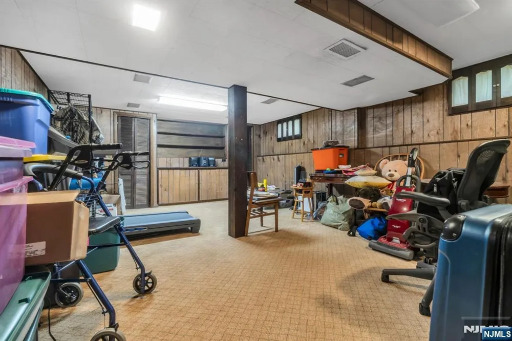 10 Overlook Avenue Emerson, NJ 07630