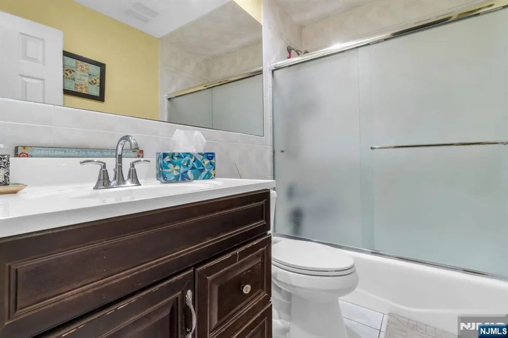 10 Overlook Avenue Emerson, NJ 07630