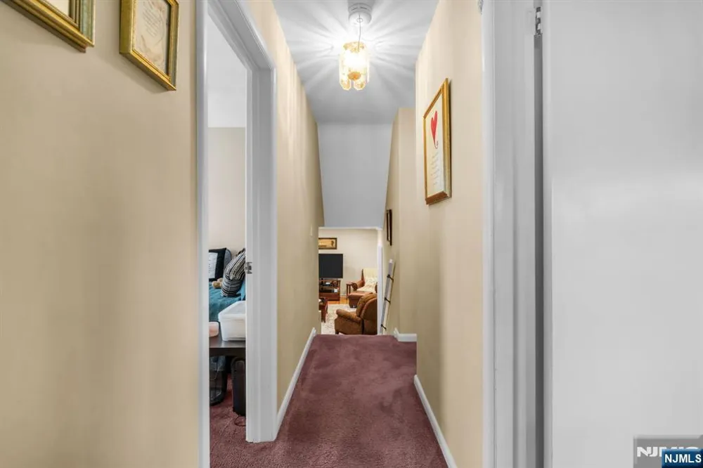 10 Overlook Avenue Emerson, NJ 07630