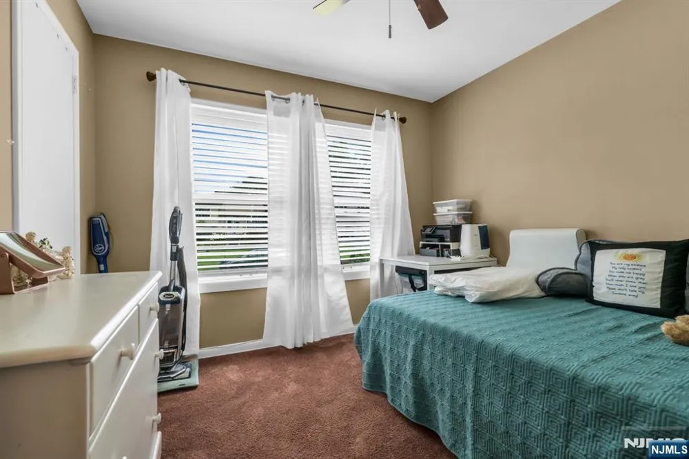 10 Overlook Avenue Emerson, NJ 07630