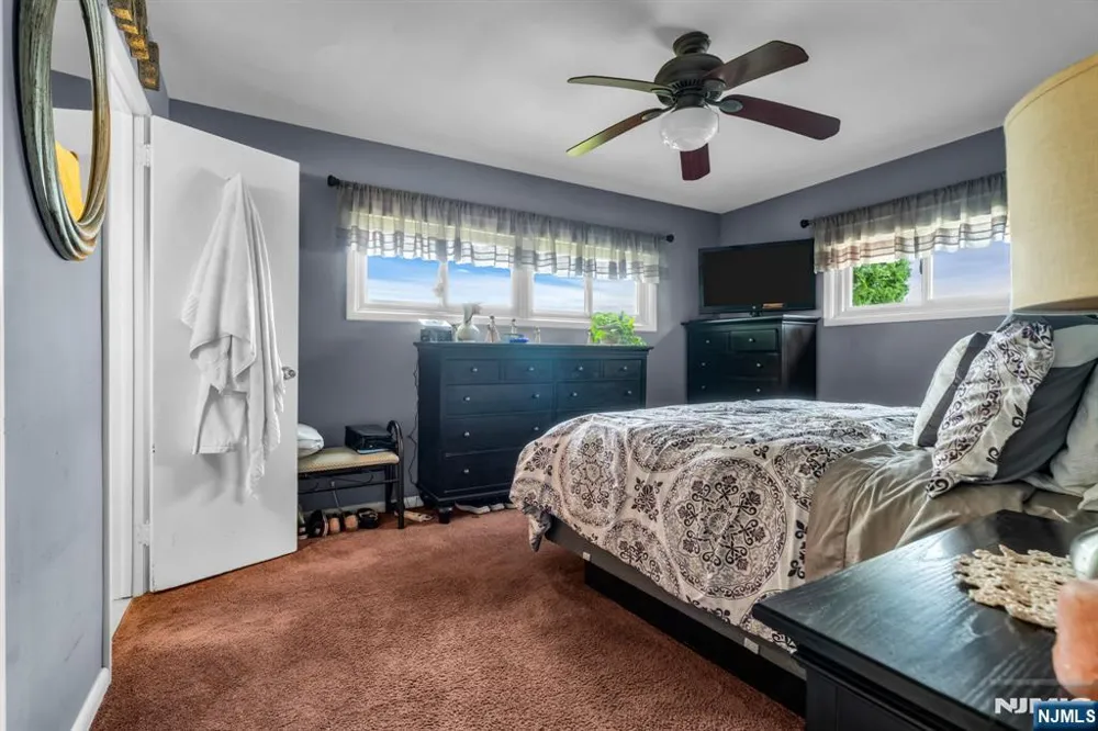10 Overlook Avenue Emerson, NJ 07630