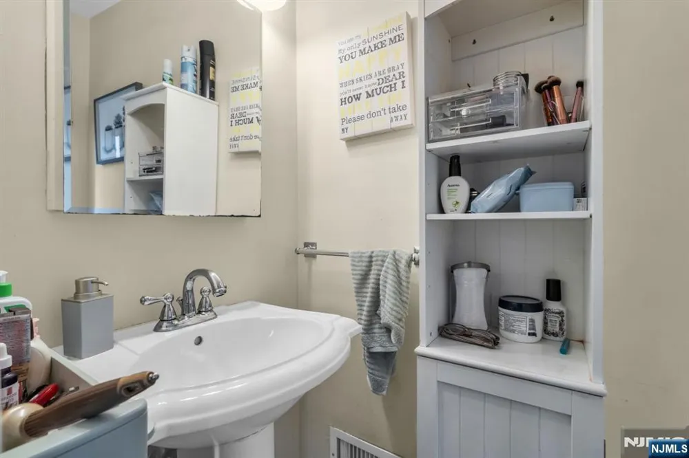 10 Overlook Avenue Emerson, NJ 07630