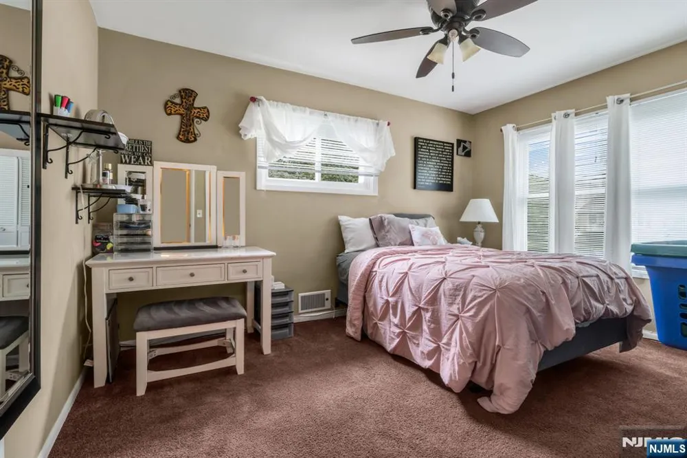 10 Overlook Avenue Emerson, NJ 07630