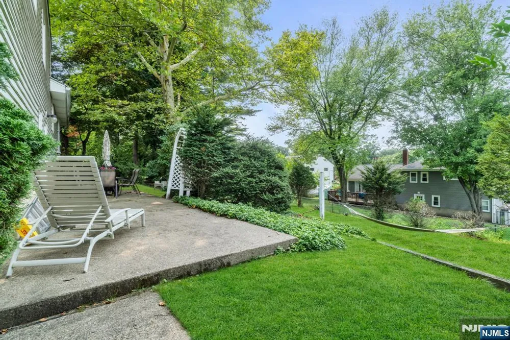 10 Overlook Avenue Emerson, NJ 07630