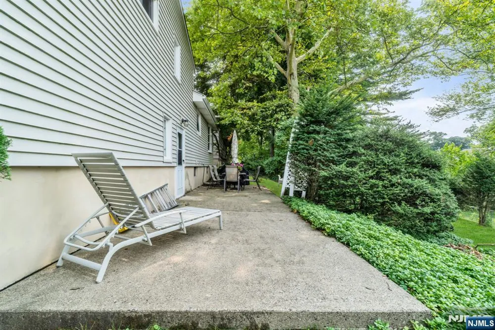 10 Overlook Avenue Emerson, NJ 07630