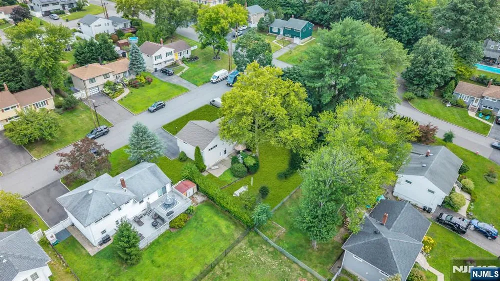 10 Overlook Avenue Emerson, NJ 07630