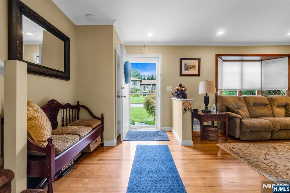 10 Overlook Avenue Emerson, NJ 07630