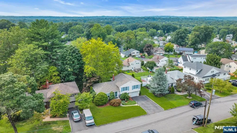 10 Overlook Avenue Emerson, NJ 07630