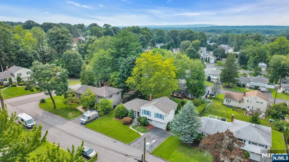 10 Overlook Avenue Emerson, NJ 07630