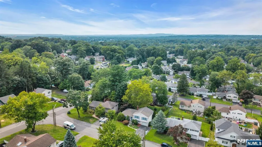 10 Overlook Avenue Emerson, NJ 07630