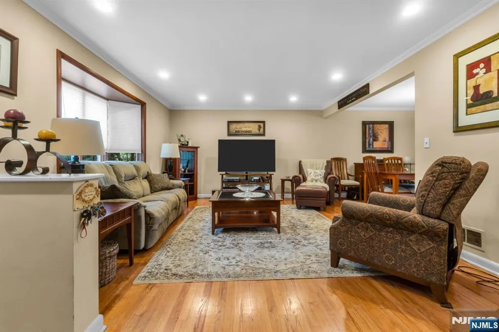10 Overlook Avenue Emerson, NJ 07630