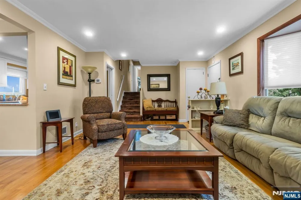 10 Overlook Avenue Emerson, NJ 07630