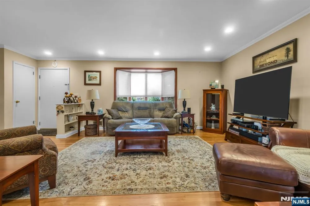 10 Overlook Avenue Emerson, NJ 07630