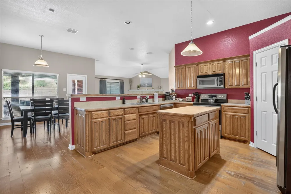 6829 Cheatham Drive Watauga, TX 76148