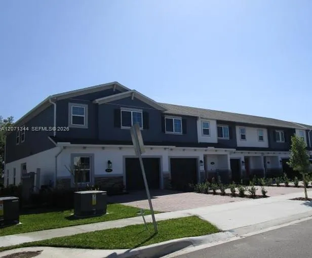 2835 NARCOOSSEE COMMONS WAY Saint Cloud, FL 34771