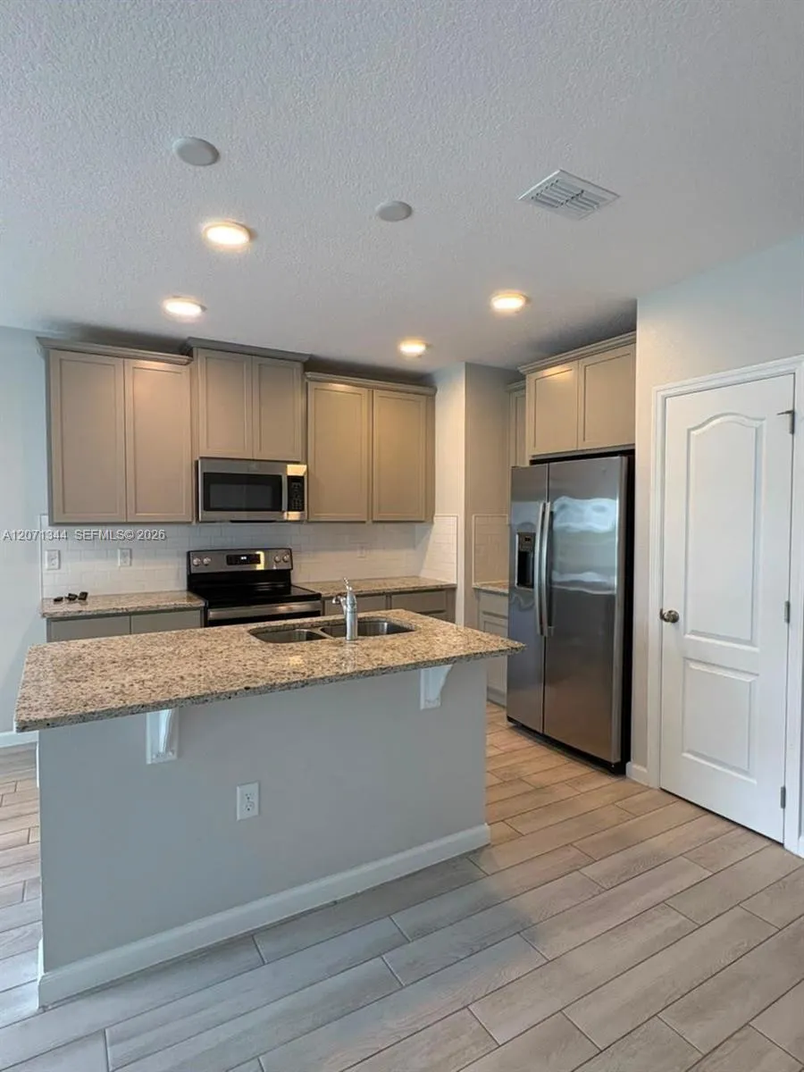 2835 NARCOOSSEE COMMONS WAY Saint Cloud, FL 34771