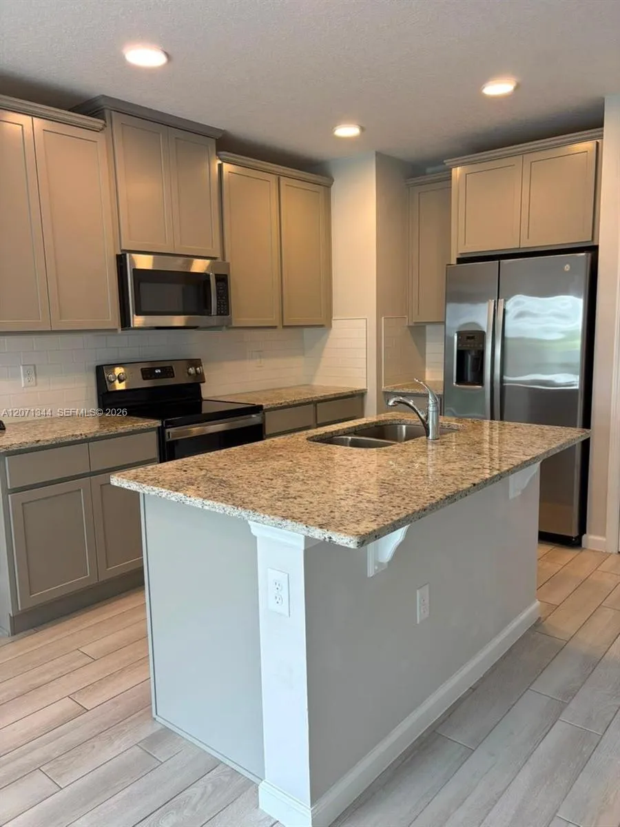 2835 NARCOOSSEE COMMONS WAY Saint Cloud, FL 34771