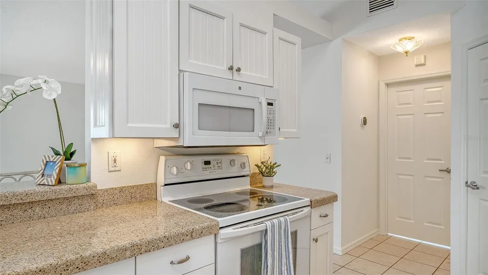 23 ARBOR OAKS DRIVE Sarasota, FL 34232