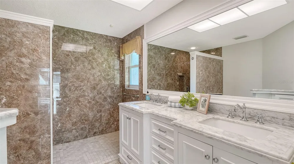 23 ARBOR OAKS DRIVE Sarasota, FL 34232
