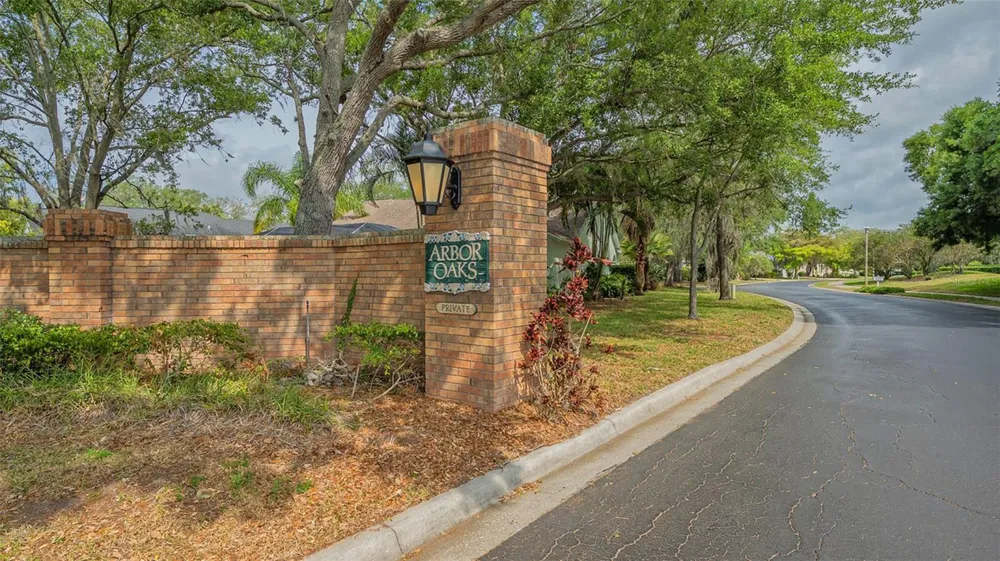 23 ARBOR OAKS DRIVE Sarasota, FL 34232