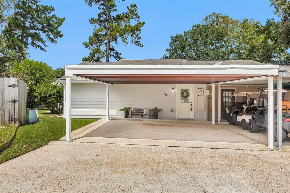 33 April Village Montgomery, TX 77356