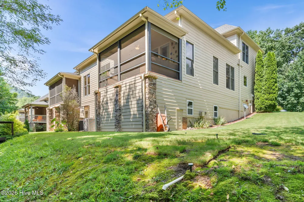 358 Licklog Ridge Hayesville, NC 28904
