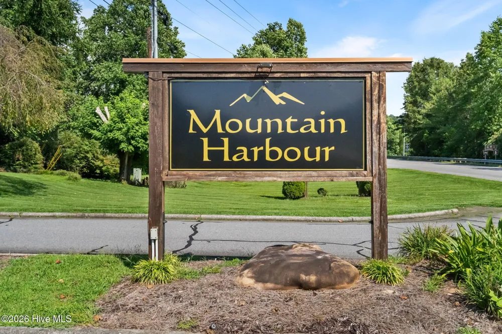 358 Licklog Ridge Hayesville, NC 28904