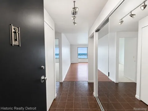1300 E Lafayette #2102