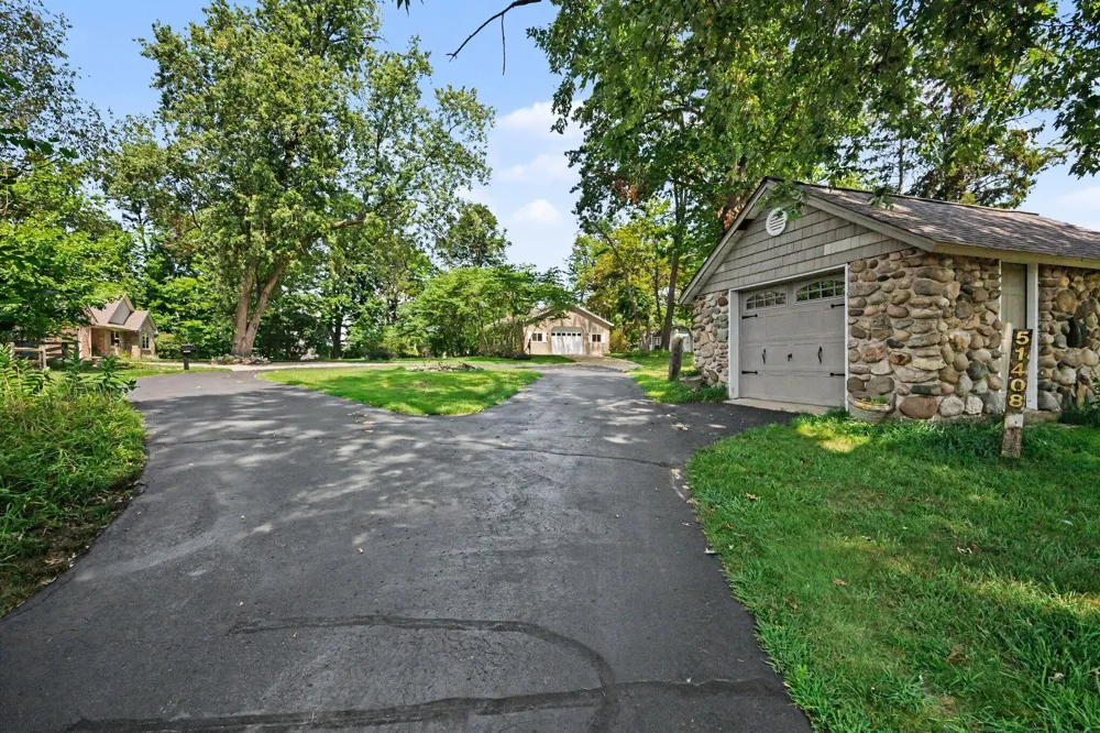 51408 Summit Street Paw Paw Township, MI 49079