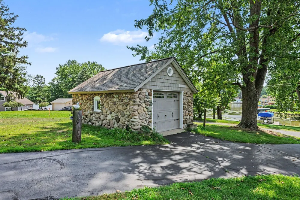 51408 Summit Street Paw Paw Township, MI 49079