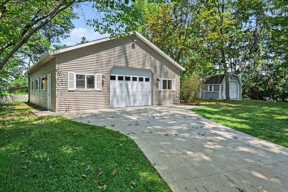 51408 Summit Street Paw Paw Township, MI 49079