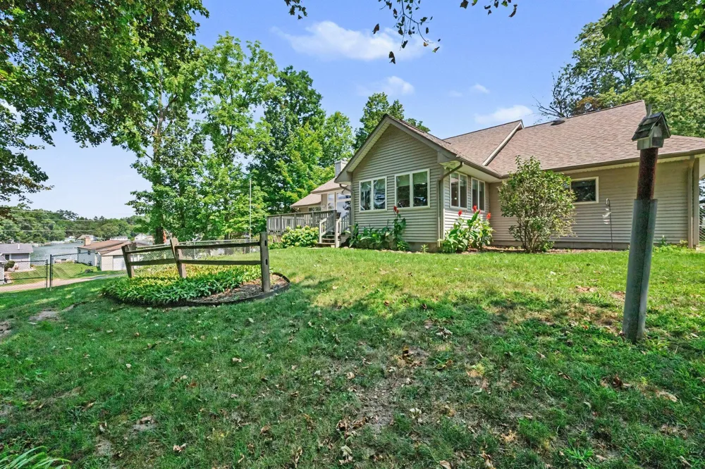 51408 Summit Street Paw Paw Township, MI 49079