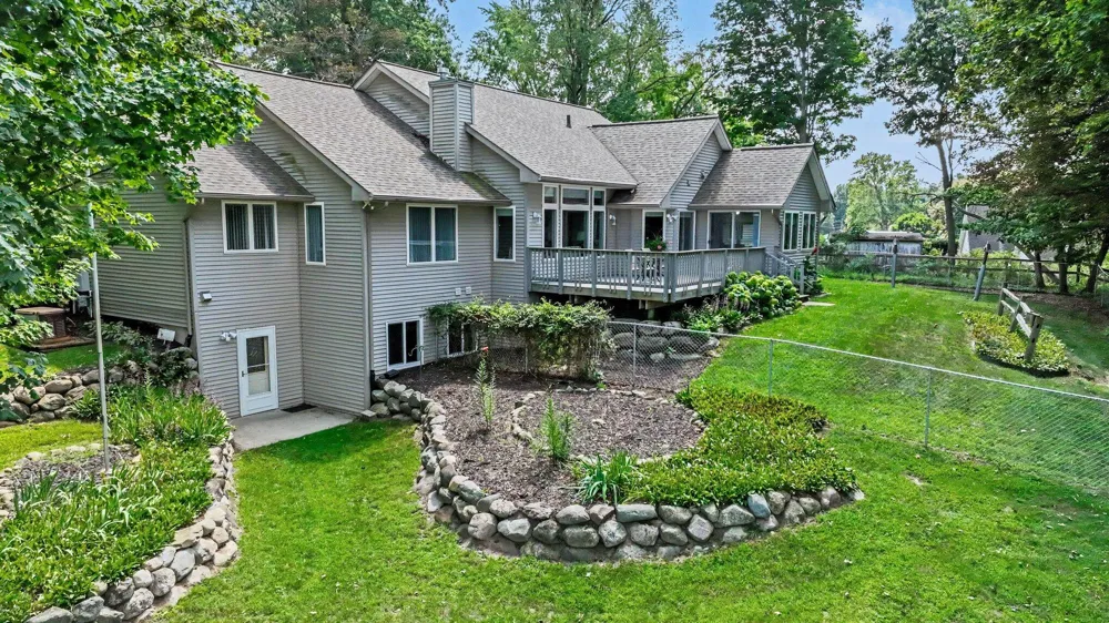51408 Summit Street Paw Paw Township, MI 49079