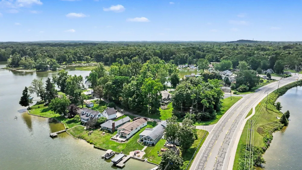 51408 Summit Street Paw Paw Township, MI 49079