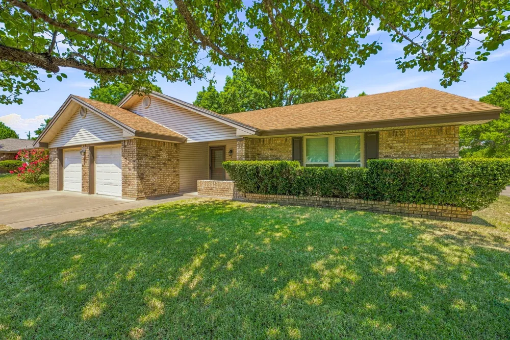 142 Blue Jay Street Stephenville, TX 76401
