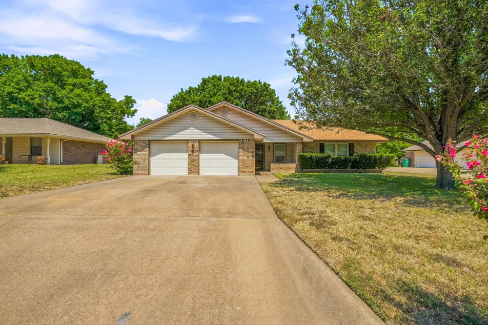 142 Blue Jay Street Stephenville, TX 76401